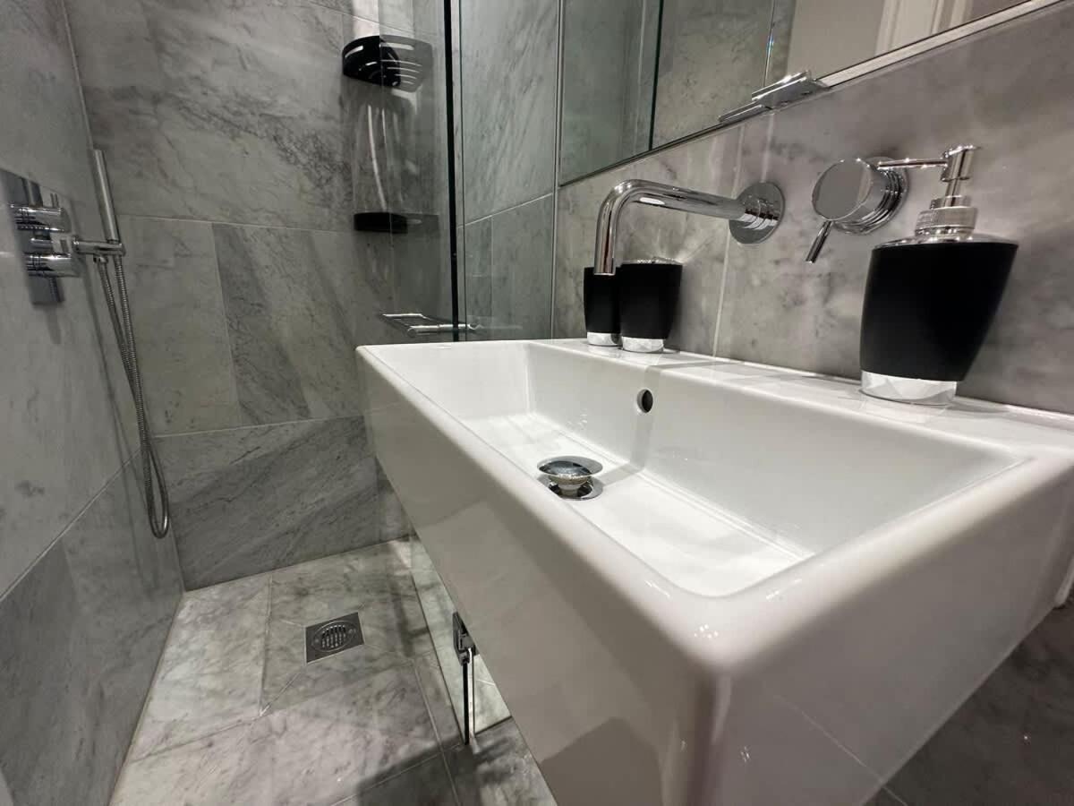 Sg, Chic Covent Garden Apartment Londra Exterior foto